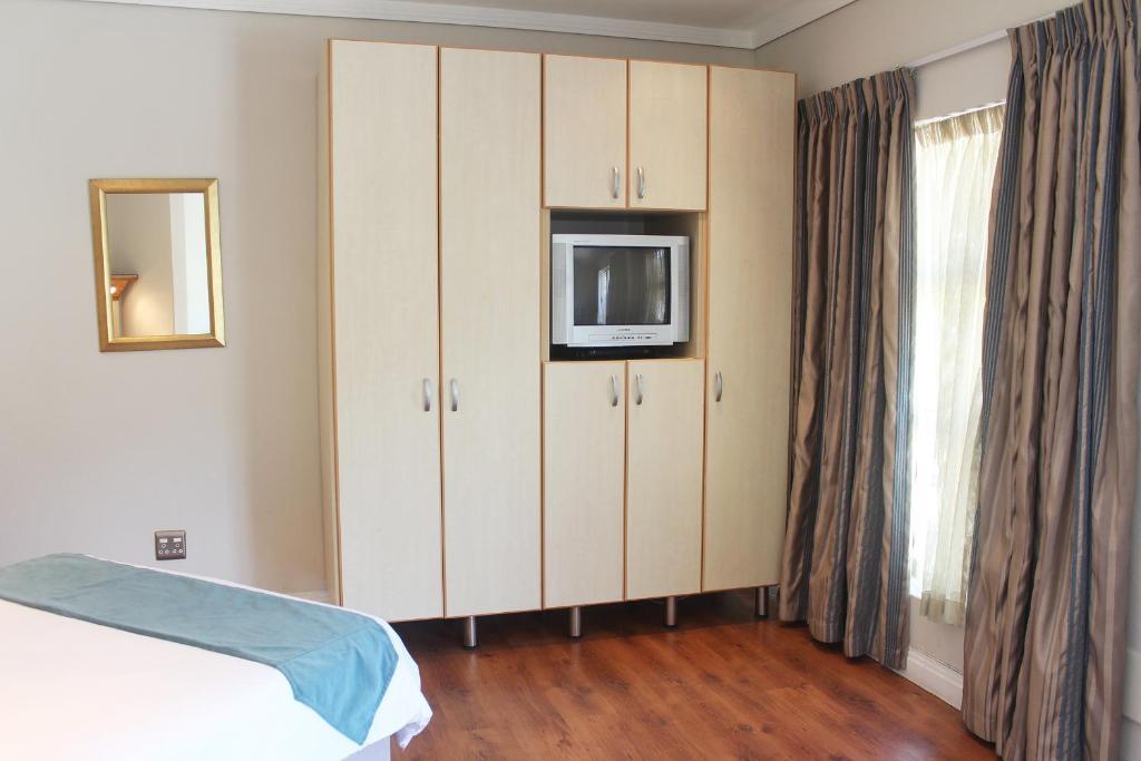 Oceans Hotel & Self Catering Моссел-Бей Экстерьер фото