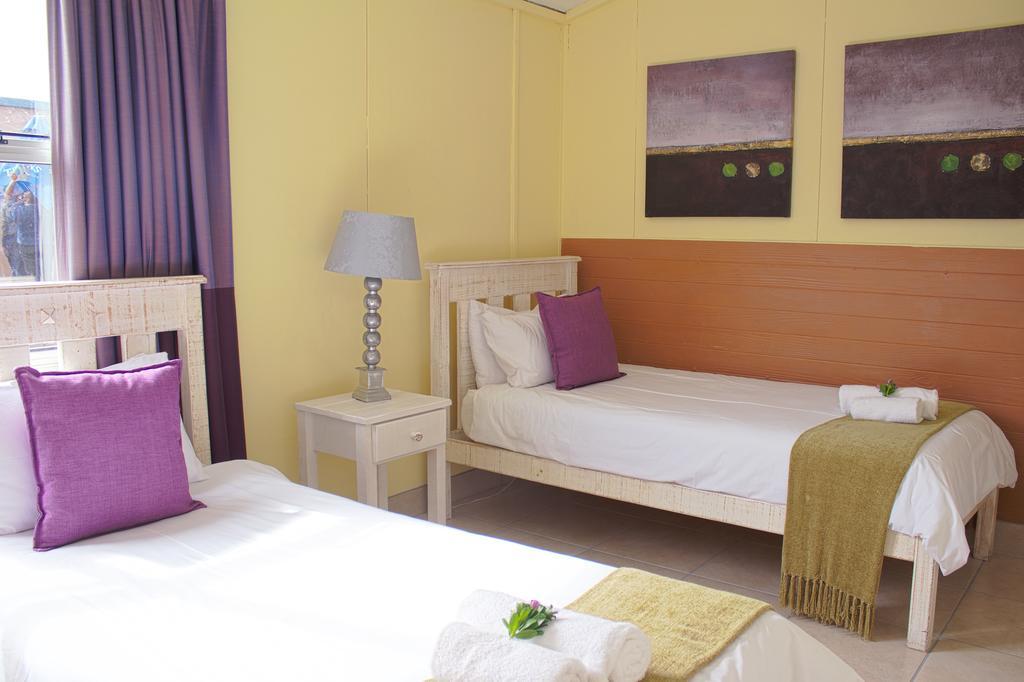 Oceans Hotel & Self Catering Моссел-Бей Экстерьер фото