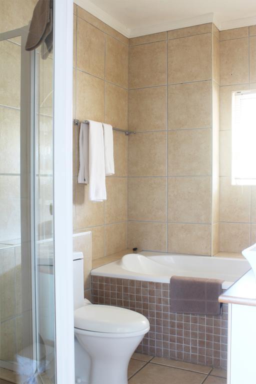 Oceans Hotel & Self Catering Моссел-Бей Экстерьер фото