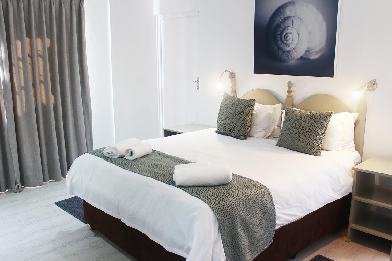 Oceans Hotel & Self Catering Моссел-Бей Экстерьер фото