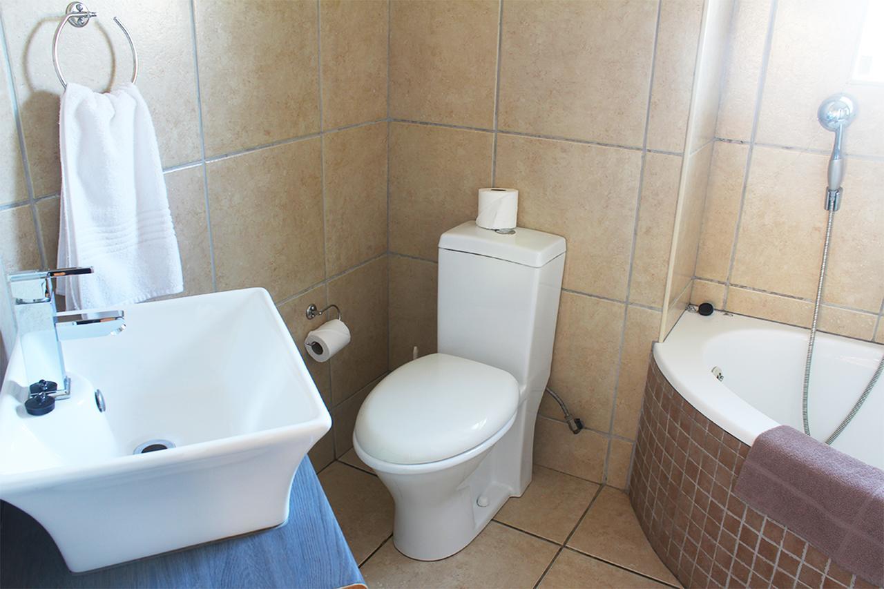 Oceans Hotel & Self Catering Моссел-Бей Экстерьер фото