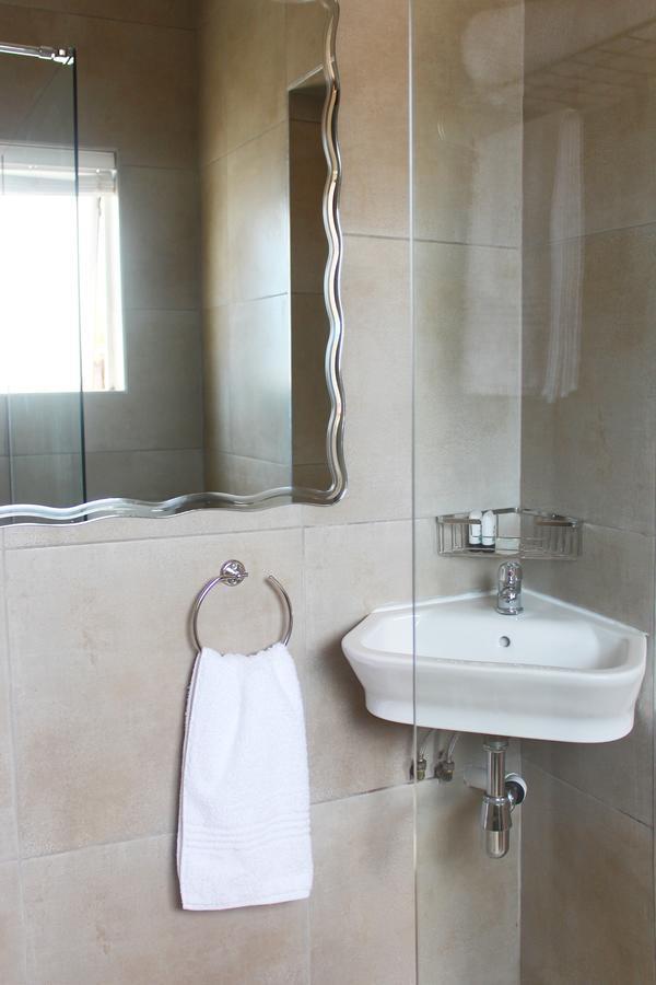 Oceans Hotel & Self Catering Моссел-Бей Экстерьер фото