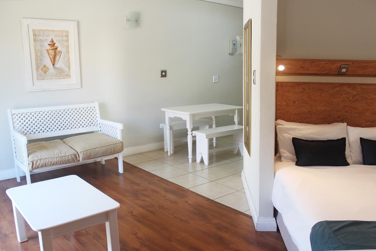 Oceans Hotel & Self Catering Моссел-Бей Номер фото